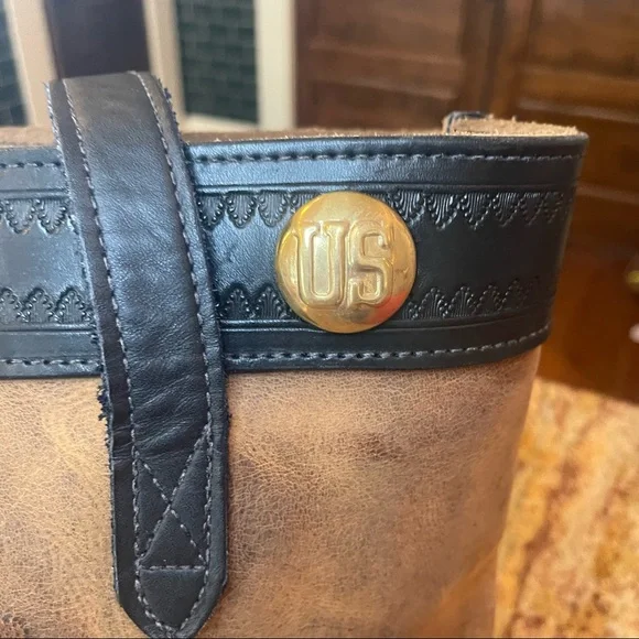 LEATHER TOTE BAG WITHE VINTAGE CIVIL WAR CALVARY HEART BRIDLE ROSETTES - Picture 14 of 16